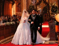 周杰伦英国婚礼昆凌婚纱唯美 新生代女星婚纱照比美