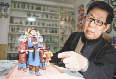 张智：17年创业制售泥塑作品资助34个贫困学子